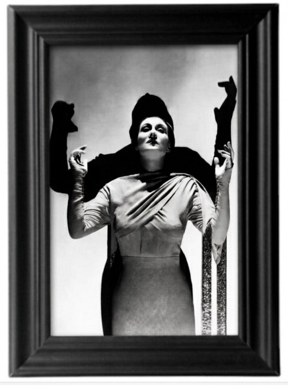 Horror Movie Woman Creepy Halloween Spooky Dark Gothic Framed Photo Prints Art
